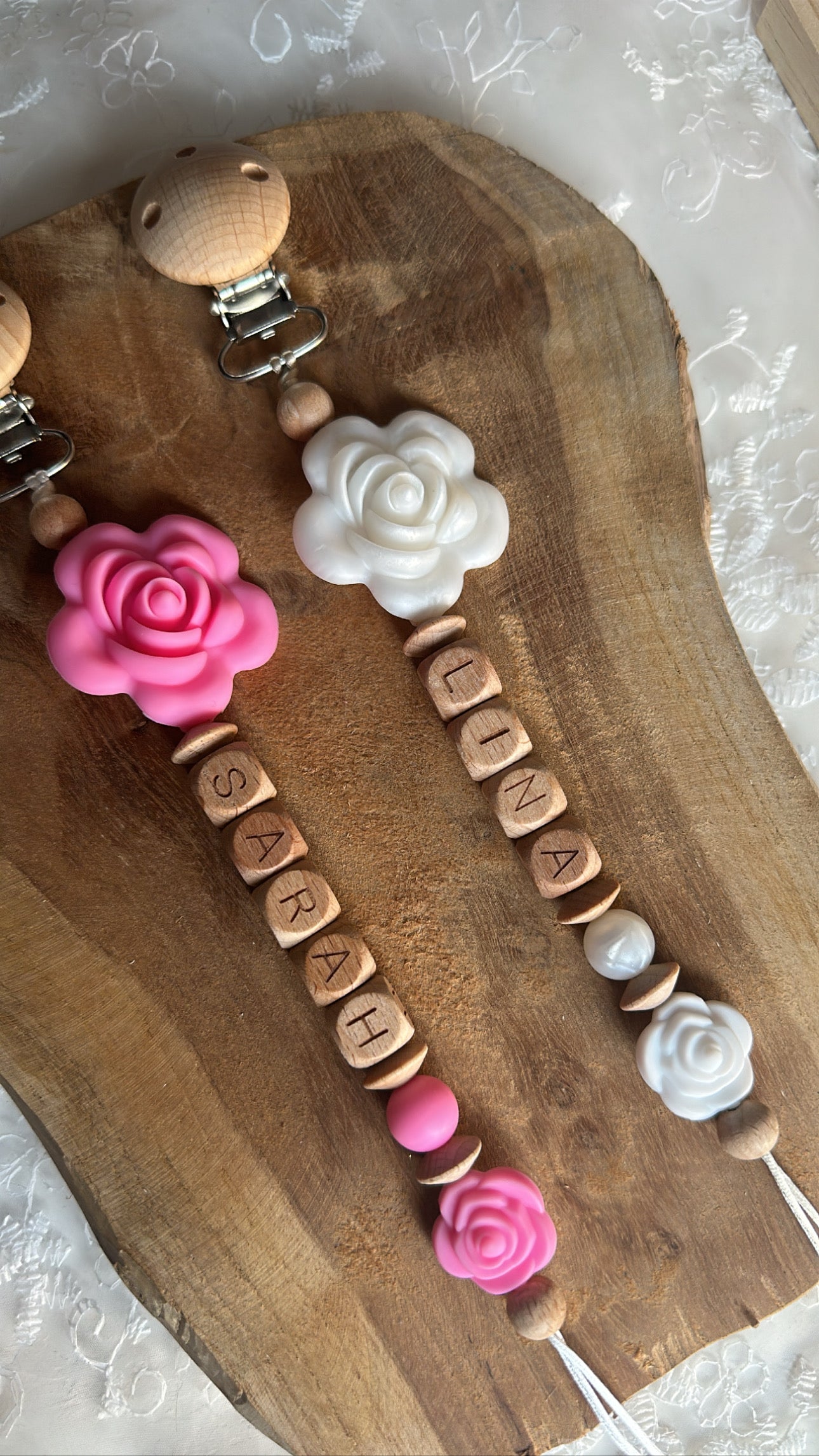 Attache tétine « ROSE »